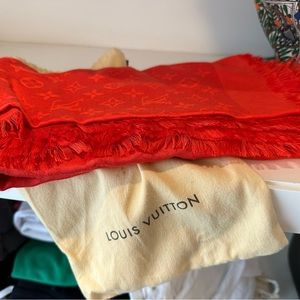 LV scarf
